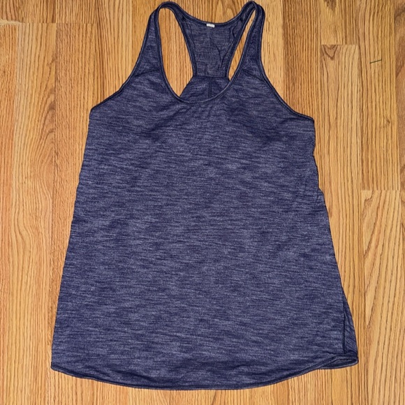 Bundle of 4 Lululemon tanks - Picture 4 of 10